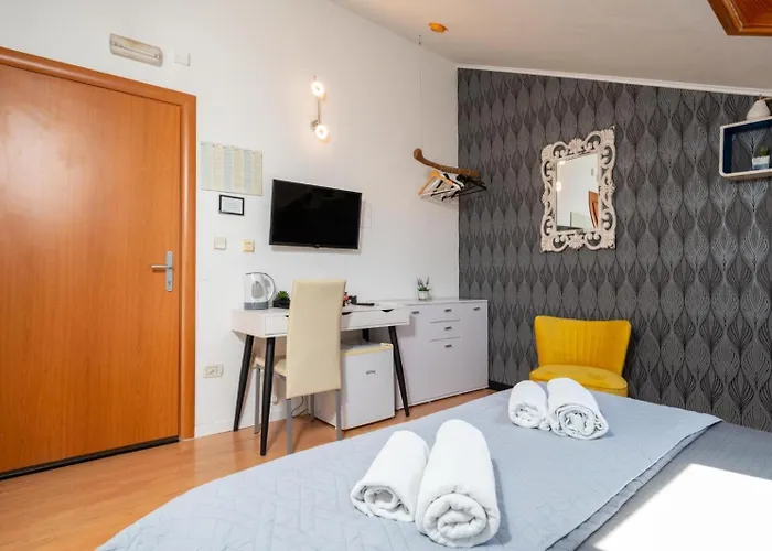 Aparthotel Jidro