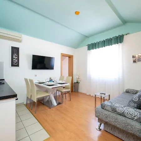 Lejlighedshotel Jidro 3*