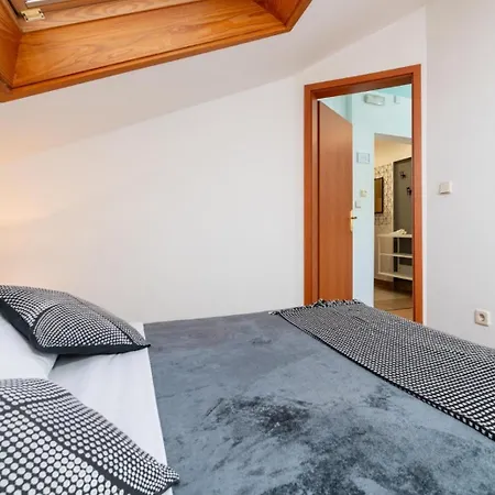 Lejlighedshotel Jidro 3*