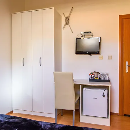 Jidro Aparthotel 3*
