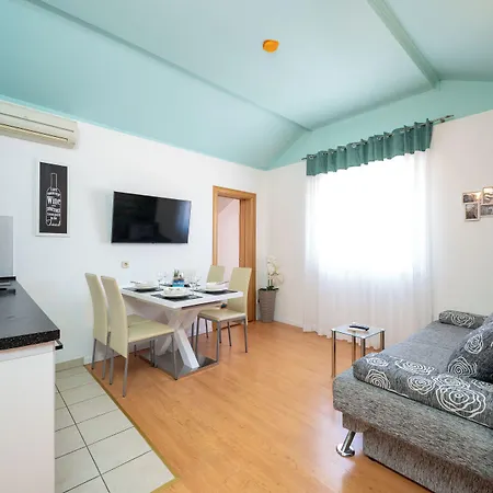 Jidro Aparthotel 3*
