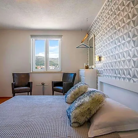 Jidro Aparthotel 3*